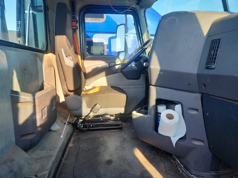 2017 Mack Cxu612 VIN 1M1AW01XXHM009713 COPART salvage auction — MINOR DENT/SCRATCHES, OK - CERTIFICATE OF TITLE (P), sold $1,600 on 2026-08-19 (photo 5)