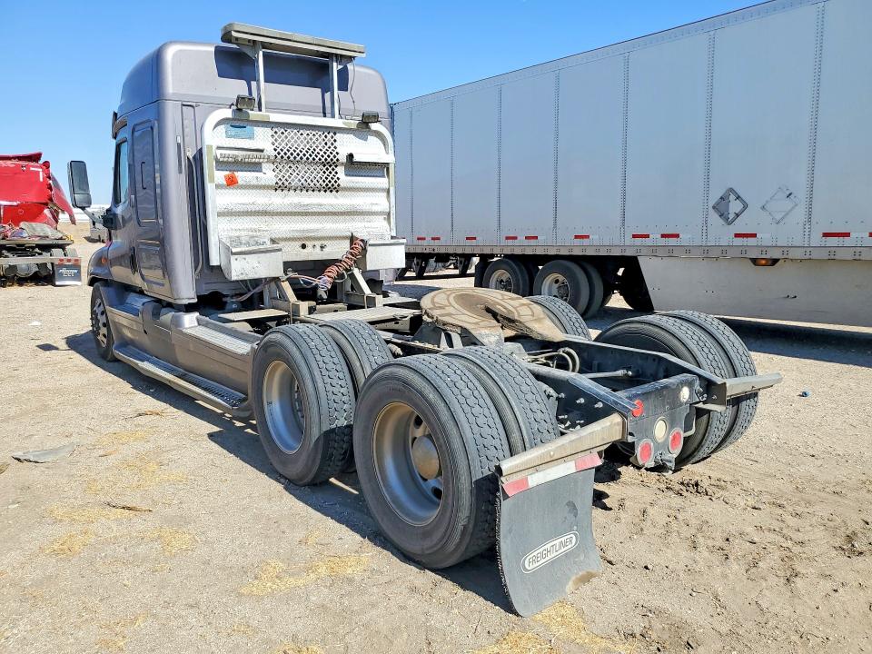 2015 Freightliner All other VIN 3AKJGLD63FSGL2675 COPART salvage auction — FRONT END, DL, sold $250 on 2026-08-03 (photo 2)