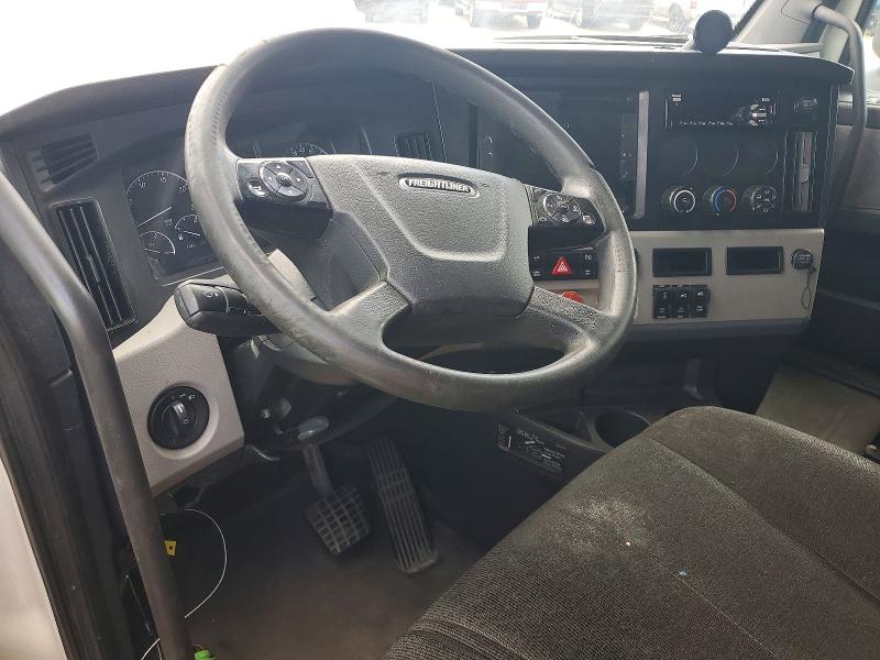 2019 Freightliner All other VIN 3AKJHHDR2KSKN7017 COPART salvage auction — MINOR DENT/SCRATCHES, CT, sold $11,500 on 2026-08-25 (photo 8)