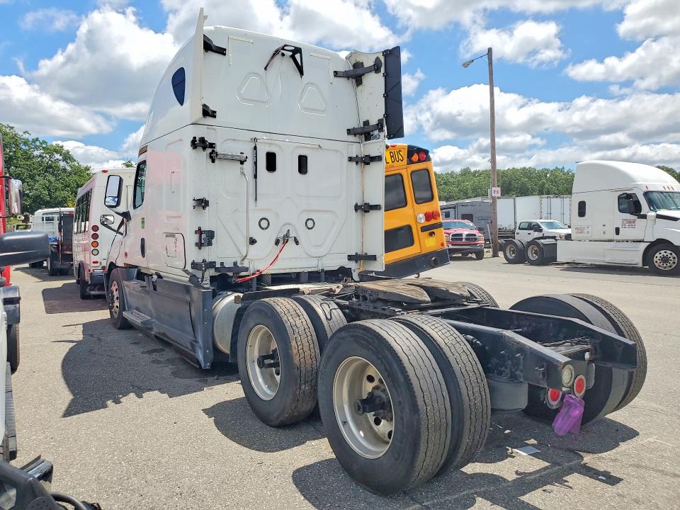 2019 Freightliner All other VIN 1FUJHHDR8KLKE3680 COPART salvage auction — MINOR DENT/SCRATCHES, NJ - CERTIFICATE OF TITLE, sold $6,600 on 2026-09-01 (photo 2)