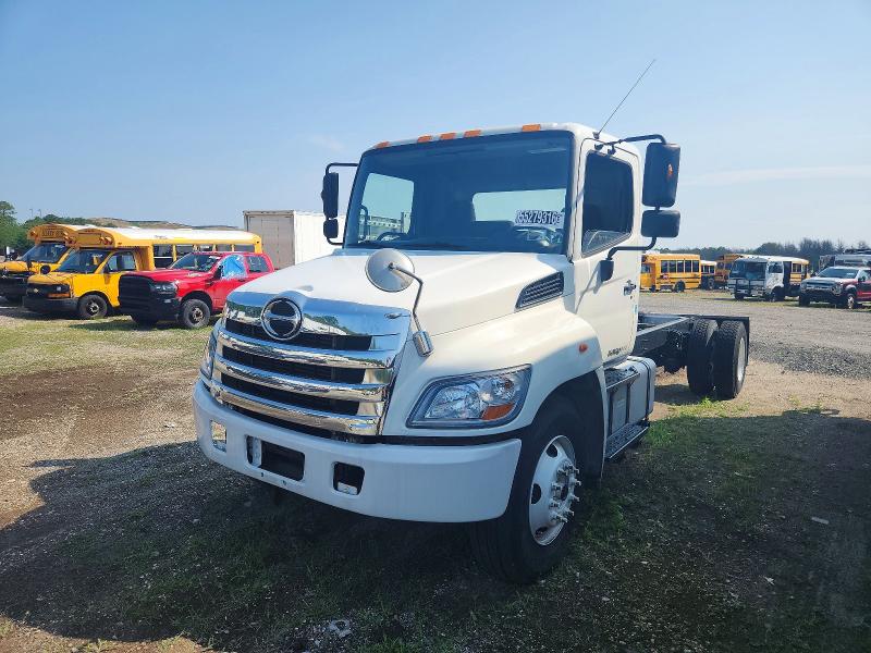 2017 Hino 338 VIN 5PVNV8JR4H4S51112 COPART salvage auction — MINOR DENT/SCRATCHES, NY - CERTIFICATE OF TITLE, sold $3,400 on 2026-07-07 (photo 2)