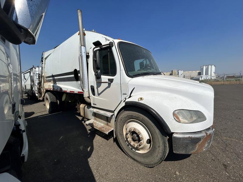2005 Freightliner All other VIN 1FVACXCS05HN20603 COPART salvage auction — REAR END, CD, sold $1,500 on 2026-09-11 (photo 4)