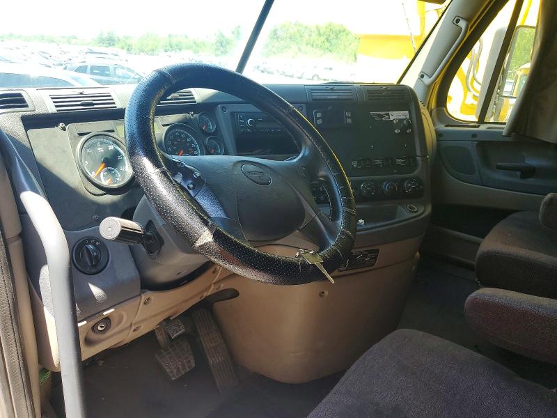 2017 Freightliner All other VIN 3AKJGLDR3HSHF0881 COPART salvage auction — MINOR DENT/SCRATCHES, CT, sold $1,000 on 2026-07-28 (photo 8)