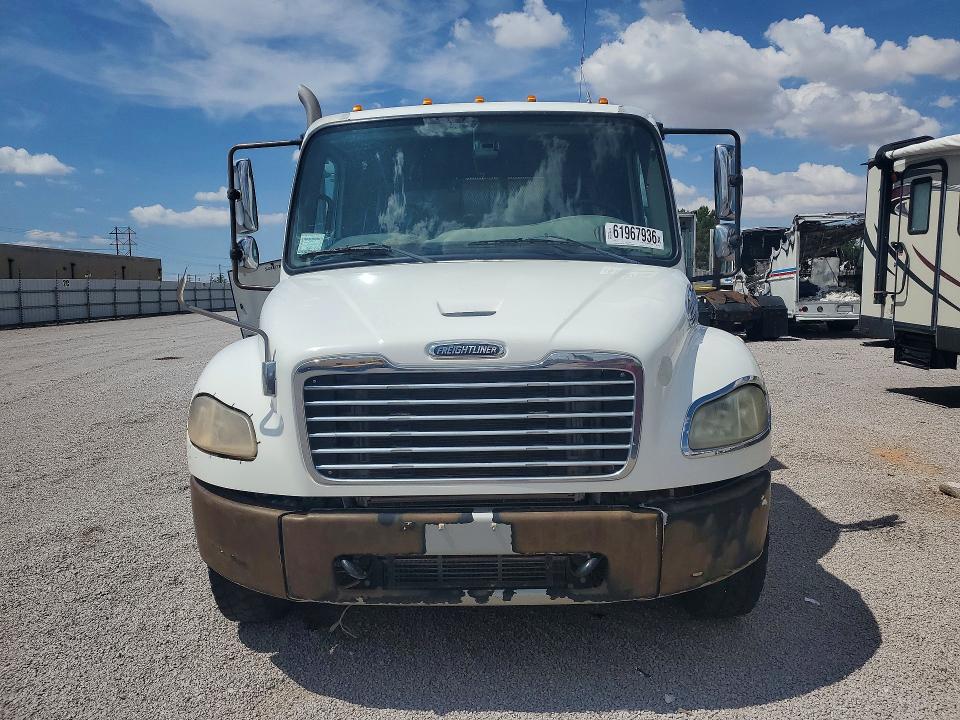 2016 Freightliner All other VIN 1FVACXDT1GHHB4937 COPART salvage auction — MINOR DENT/SCRATCHES, CD, sold $2,200 on 2026-08-14 (photo 5)