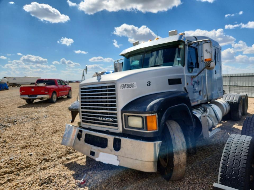 2011 Mack All other VIN 1M1AN09YXBM008312 COPART salvage auction — FRONT END, TX - SALVAGE VEHICLE TITLE (P), sold $300 on 2026-07-30 (photo 1)