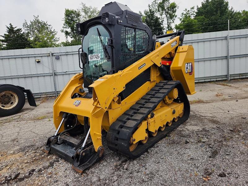 2025 Cat Constructi VIN CAT299D3HS3801450 COPART salvage auction — BURN, IN - BILL OF SALE, sold $41,750 on 2026-07-31 (photo 2)