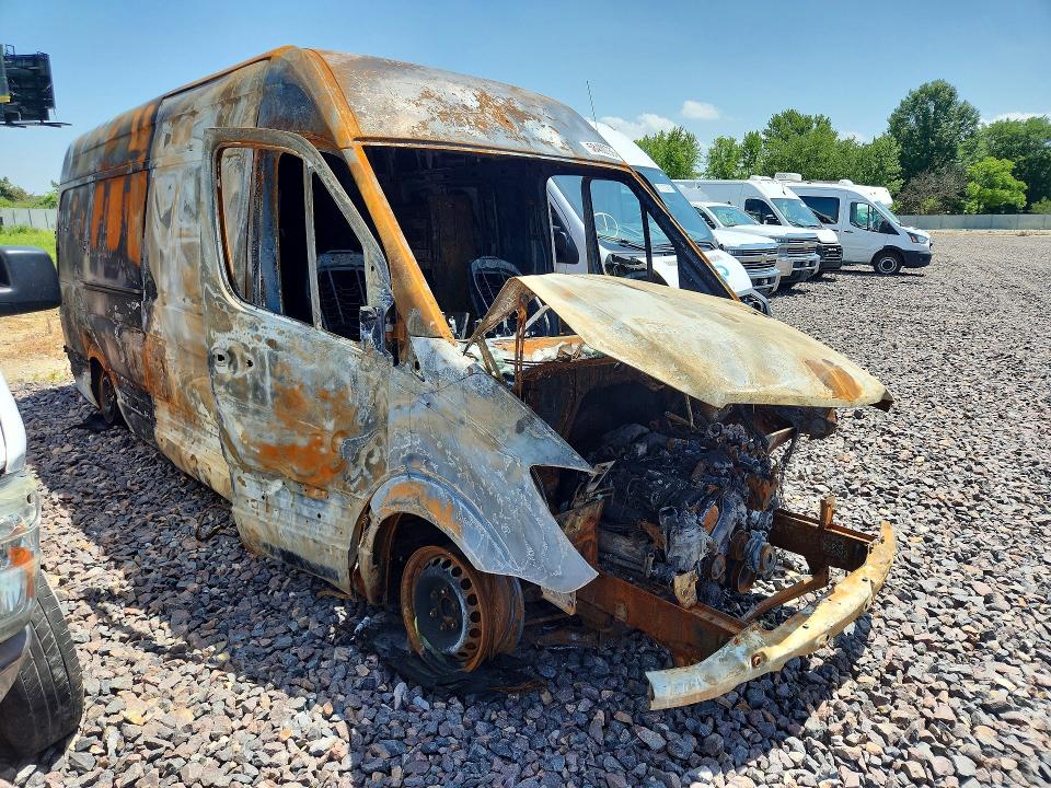 2014 Freightliner Sprinter VIN WDYPE8CC9E5886418 COPART salvage auction — BURN, BP, sold $30 on 2026-08-04 (photo 4)