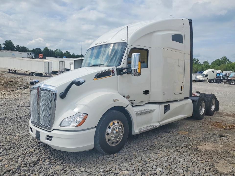 2021 Kenworth T680 VIN 1XKYDP9X5MJ459237 COPART salvage auction — MINOR DENT/SCRATCHES, TN - CERTIFICATE OF TITLE (P), sold $11,000 on 2026-07-28 (photo 1)