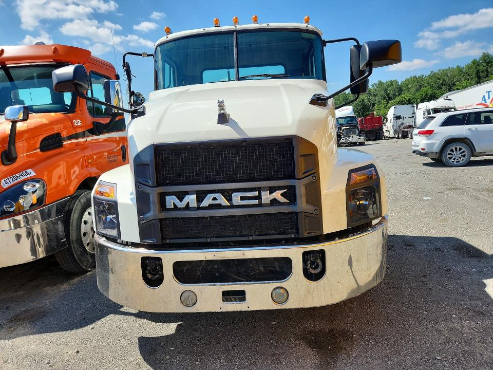 2022 Mack All other VIN 1M1AN3GY7NM028283 COPART salvage auction — SIDE, CT, sold $7,700 on 2026-07-21 (photo 5)