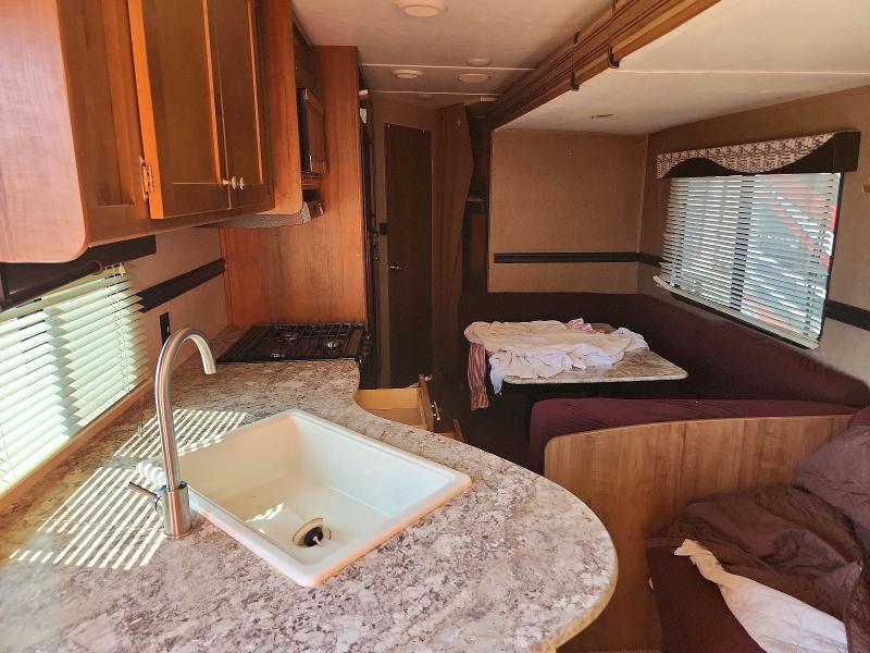 2018 Aspen trail Dutchmen VIN 4YDT28123JH920856 COPART salvage auction — MINOR DENT/SCRATCHES, FL - CERTIFICATE OF TITLE, sold $6,650 on 2026-08-01 (photo 6)
