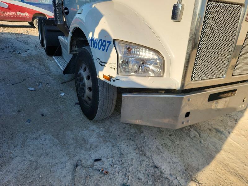 2017 Kenworth All other VIN 1XKZDK9X2HJ163976 COPART salvage auction — NORMAL WEAR, CT, sold $9,300 on 2026-07-14 (photo 9)