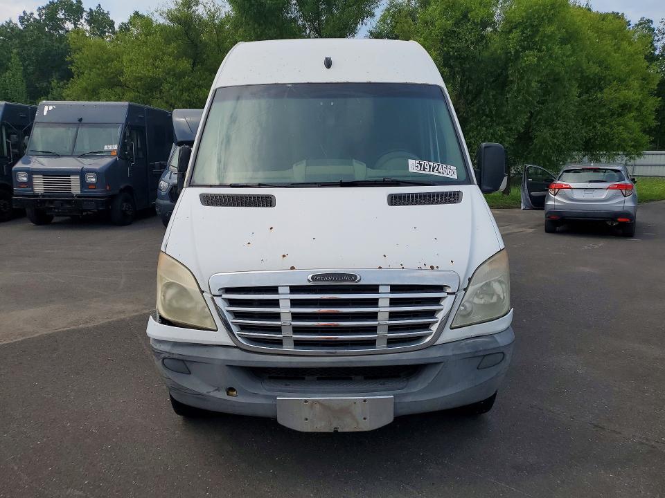 2011 Freightliner Sprinter VIN WDYPE8CC9B5516677 COPART salvage auction — NORMAL WEAR, CT, sold $350 on 2026-08-04 (photo 5)