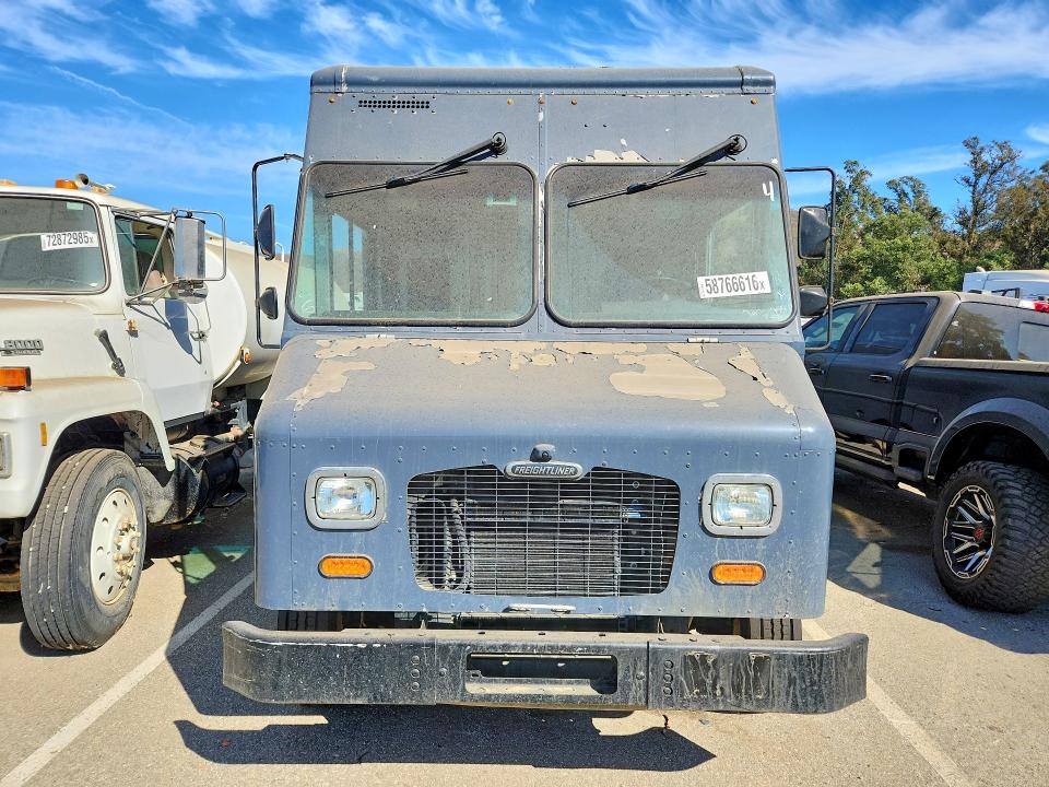 2020 Freightliner Mt45 chass VIN 4UZAC2EA4LCLZ7056 COPART salvage auction — MINOR DENT/SCRATCHES, CA - DIS/DLR/EXP ONLY CLEAN TITLE, sold $750 on 2026-07-28 (photo 5)