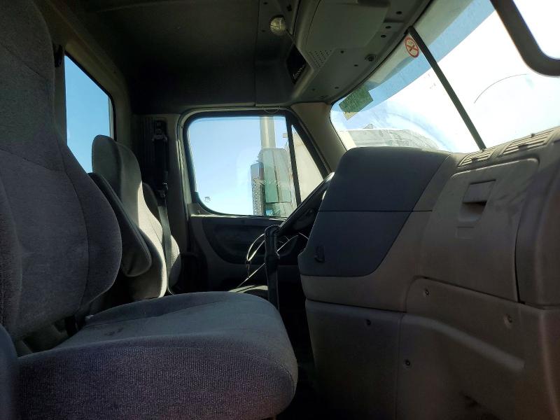 2013 Freightliner Cascadia VIN 1FUJGEDV4DSBV1125 COPART salvage auction — NORMAL WEAR, DV, sold $1,450 on 2026-09-10 (photo 5)