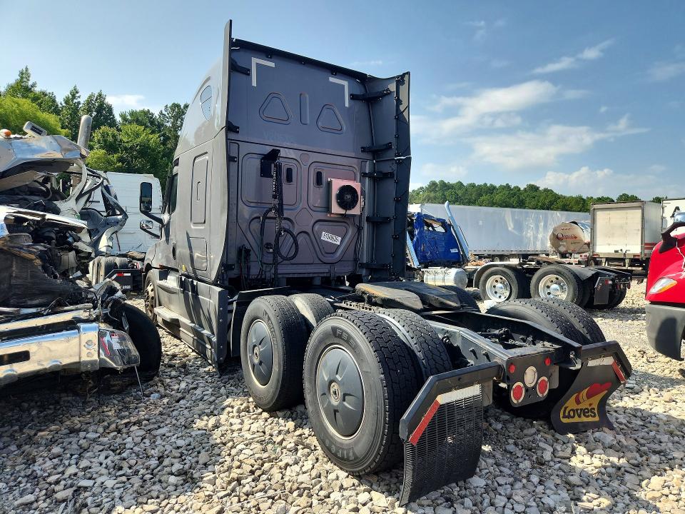 2022 Freightliner All other VIN 3AKJHHDR5NSNJ4692 COPART salvage auction — NORMAL WEAR, OK - CERTIFICATE OF TITLE (P), sold $15,200 on 2026-07-28 (photo 2)