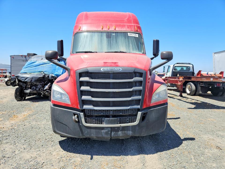2019 Freightliner All other VIN 3AKJHHDR0KSKC2360 COPART salvage auction — MINOR DENT/SCRATCHES, CA - DIS/DLR/EXP ONLY CLEAN TITLE, sold $6,300 on 2026-07-31 (photo 5)