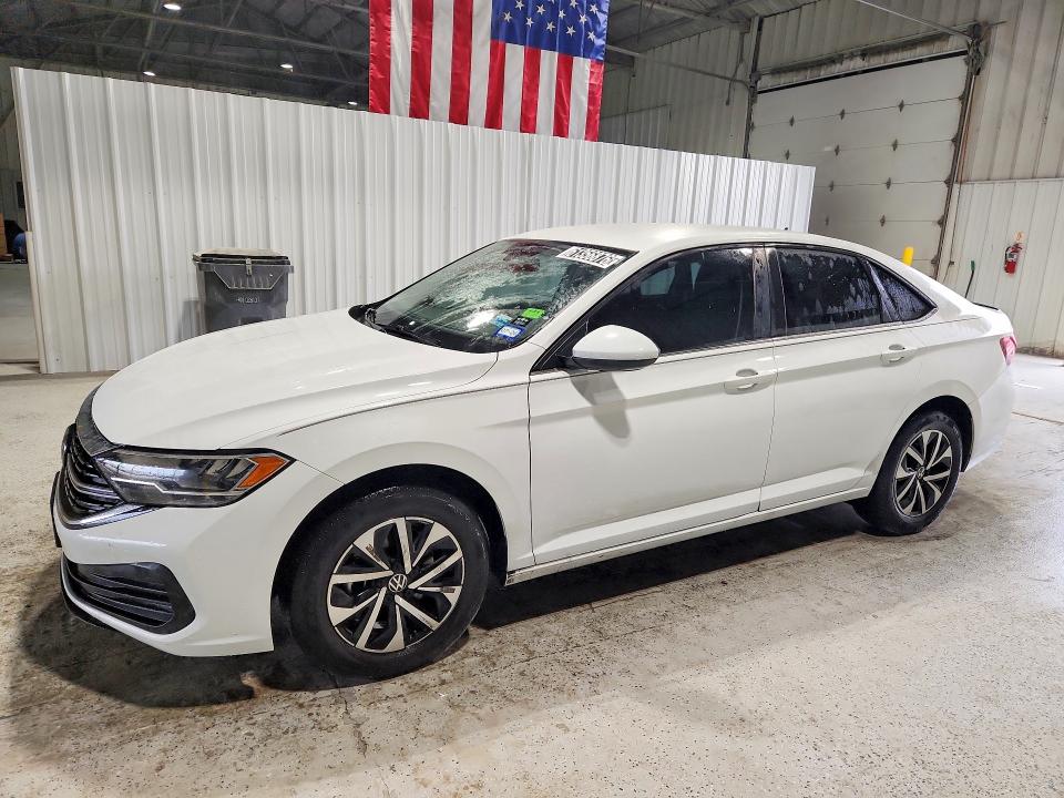 2024 Volkswagen Jetta VIN 3VW5M7BU8RM095840 COPART salvage auction — NORMAL WEAR, Tx - Certificate Of Title (P), sold $13,200 on 2026-08-11 (photo 1)