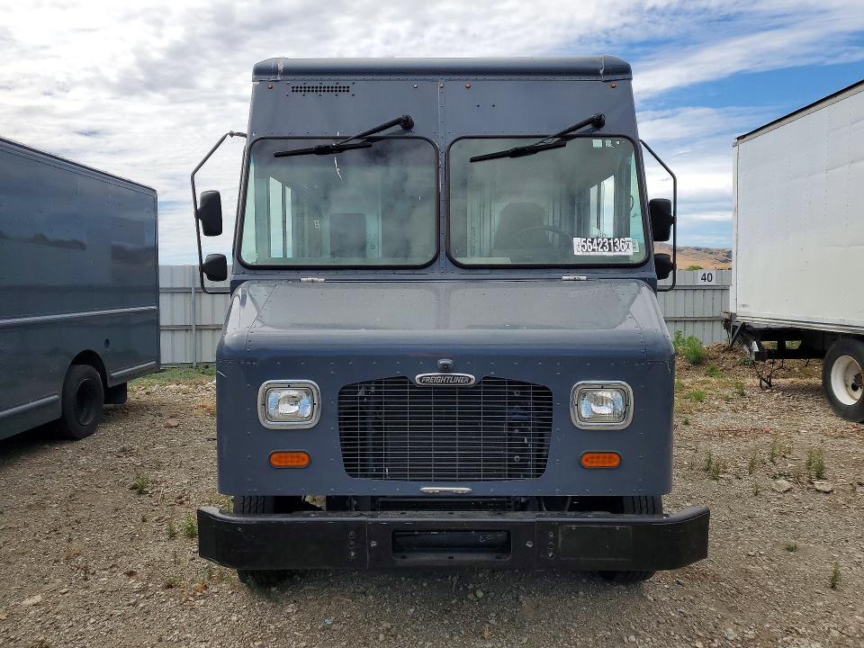 2020 Frht - freightliner Mt45 VIN 4UZAC2EA4LCLZ6733 COPART salvage auction — MINOR DENT/SCRATCHES, CA - DIS/DLR/EXP ONLY CLEAN TITLE, sold $10 on 2026-07-28 (photo 5)