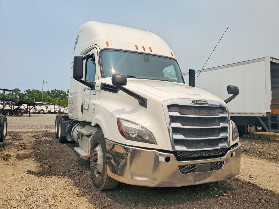 2019 Freightliner All other VIN 3AKJHHDR0KSKP0705 COPART salvage auction — MINOR DENT/SCRATCHES, CT, sold $4,100 on 2026-08-20 (photo 4)