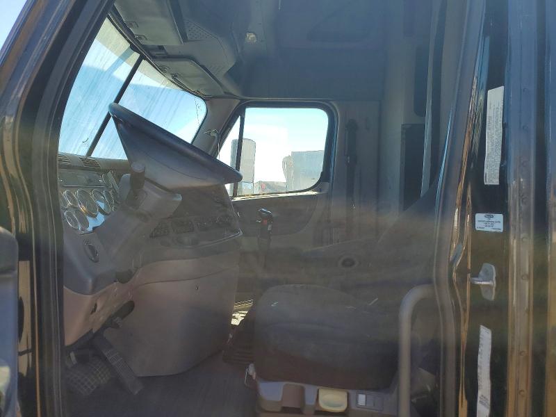 2015 Freightliner All other VIN 3AKJGLD62FSFL2809 COPART salvage auction — BURN, CA - LIEN PAPERS-CLEAN OR AC (P), sold $100 on 2026-08-04 (photo 7)