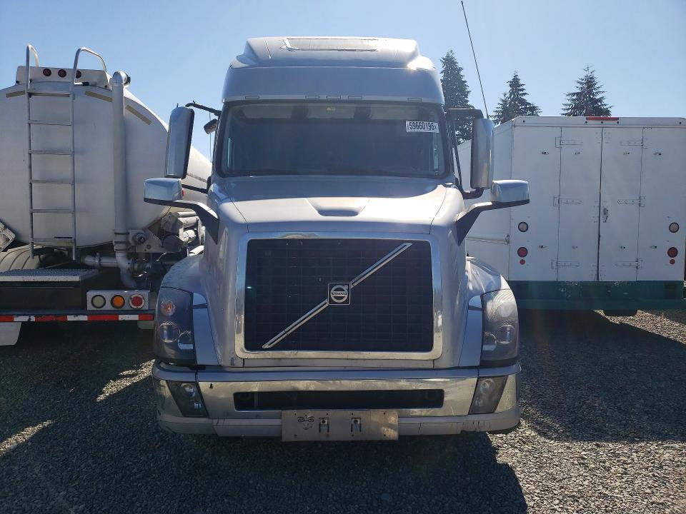 2017 Volvo Vn VIN 4V4NC9EH1HN986898 COPART salvage auction — MECHANICAL, Va - Certificate Of Title, sold $7,000 on 2026-09-22 (photo 5)