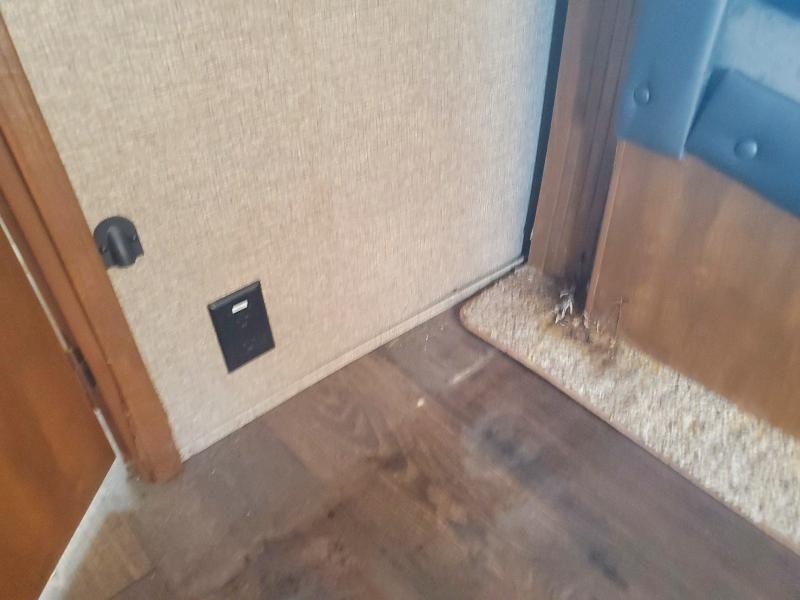 2016 Sprinter Trailer VIN 4YDT26R22G1530955 COPART salvage auction — WATER/FLOOD, IA - CERTIFICATE OF TITLE, sold $90 on 2026-07-28 (photo 9)