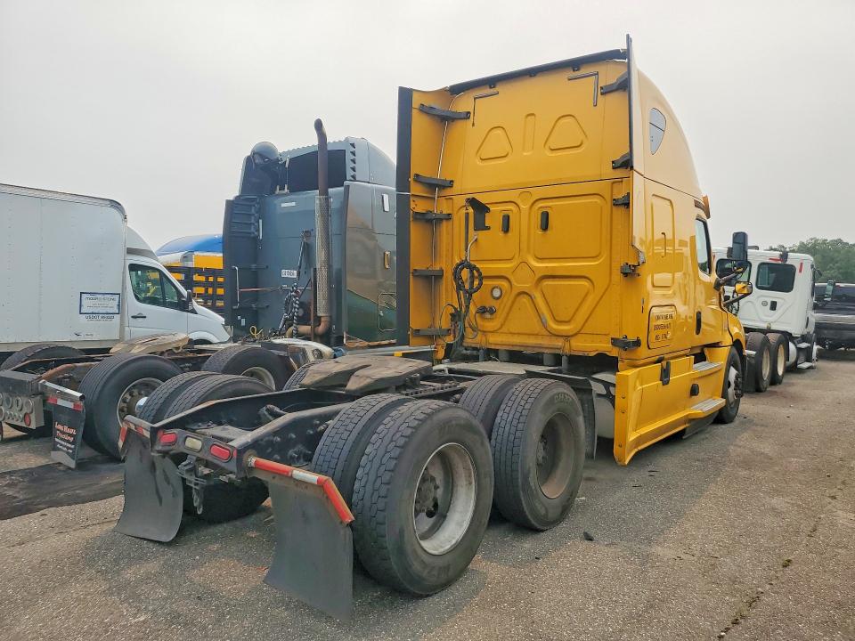 2020 Freightliner All other VIN 3AKJHHDR9LSLP1260 COPART salvage auction — MINOR DENT/SCRATCHES, NJ - CERTIFICATE OF TITLE, sold $5,600 on 2026-07-28 (photo 3)