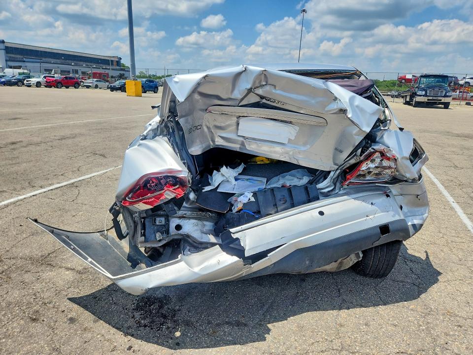 2004 Volvo S80 VIN YV1TS92D441360278 COPART salvage auction — ALL OVER, OH - CERT OF TITLE-SALVAGE, sold $300 on 2026-07-31 (photo 6)