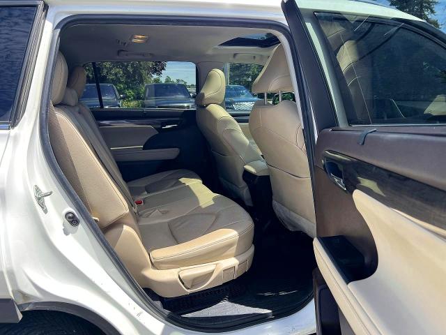 2021 Toyota Highlander VIN 5TDYARAH5MS006372 COPART salvage auction — MINOR DENT/SCRATCHES, Tx - Certificate Of Title (P), sold $18,500 on 2026-07-31 (photo 6)