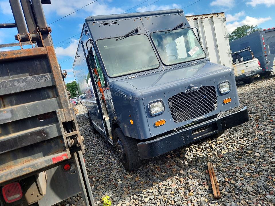 2020 Freightliner All other VIN 4UZAC2EA9LCMK2971 COPART salvage auction — MINOR DENT/SCRATCHES, PA - CERT OF TITLE, sold $1,100 on 2026-07-24 (photo 4)