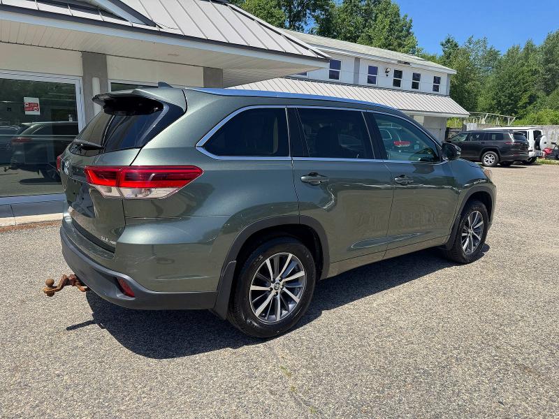 2017 Toyota Highlander VIN 5TDJZRFH0HS457900 COPART salvage auction — MINOR DENT/SCRATCHES, MA - CERTIFICATE OF TITLE (P), sold $13,700 on 2026-07-27 (photo 4)