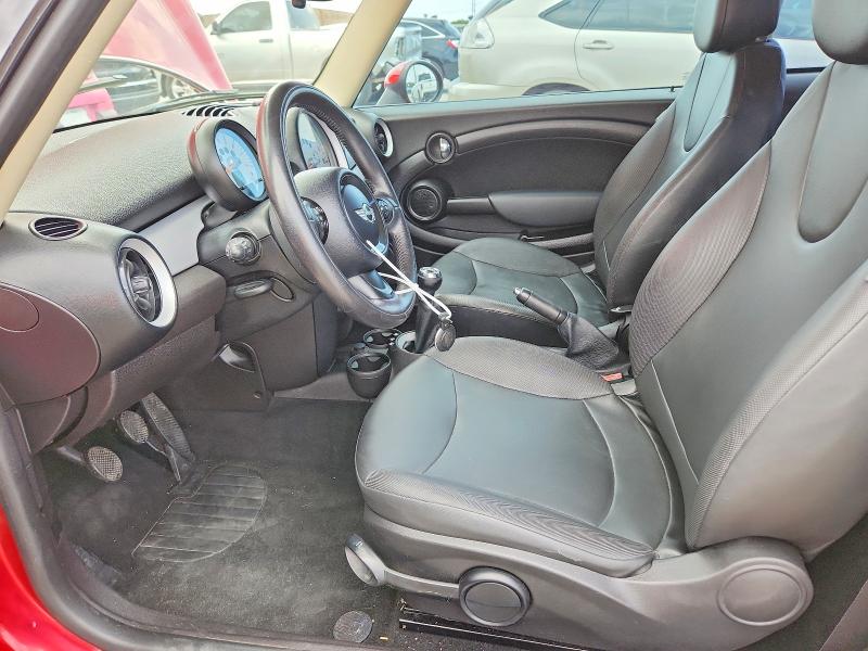 2013 Mini Cooper VIN WMWSU3C5XDT370606 COPART salvage auction — NORMAL WEAR, Tx - Certificate Of Title, sold $275 on 2026-08-03 (photo 7)