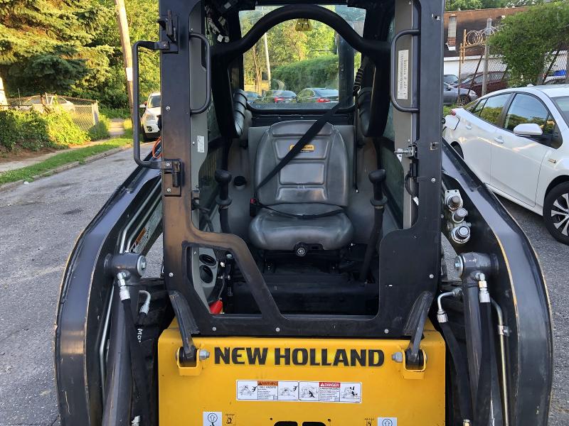2024 New holland L320 VIN JAF0L316VRM457105 COPART salvage auction — NORMAL WEAR, BS, sold $21,100 on 2026-07-10 (photo 6)
