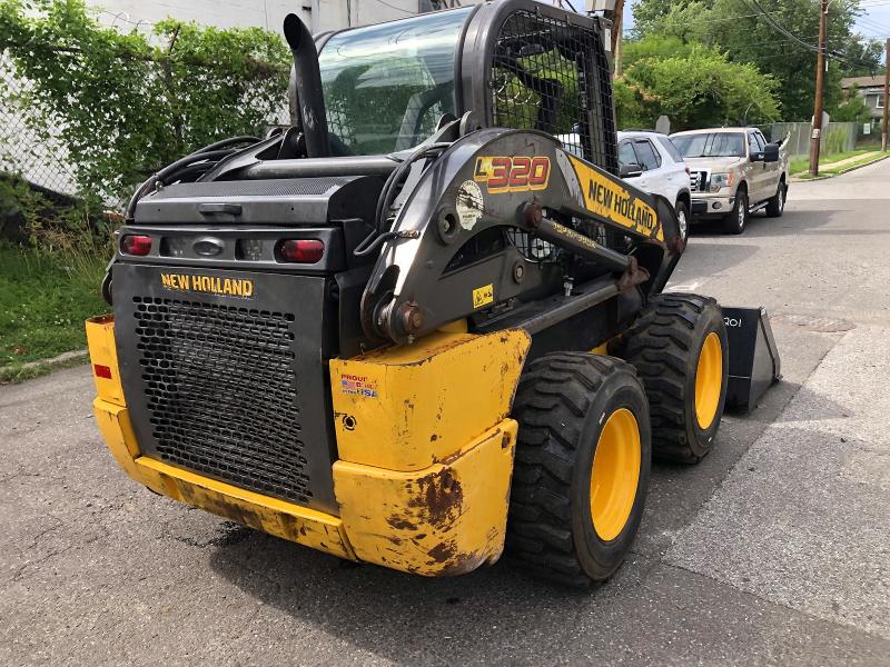 2023 New holland L230 VIN JAF0L320TPM452065 COPART salvage auction — NORMAL WEAR, BS, sold $27,750 on 2026-07-29 (photo 3)
