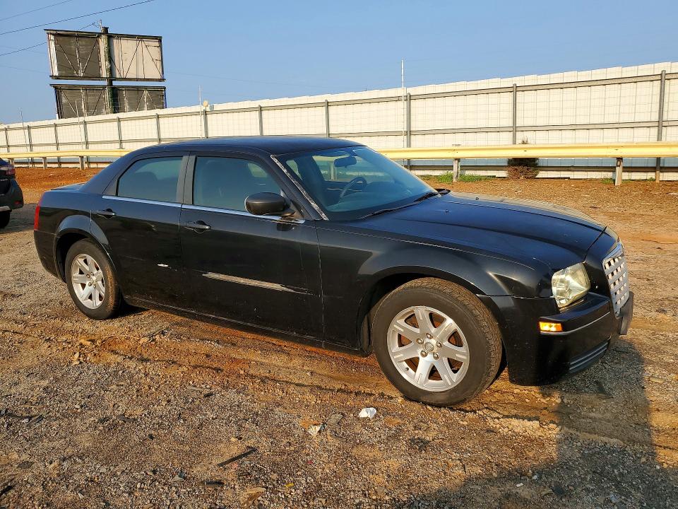 2006 Chrysler 300 VIN 2C3LA43R16H246463 COPART salvage auction — MECHANICAL, Va - Certificate Of Title, sold $300 on 2026-08-01 (photo 4)