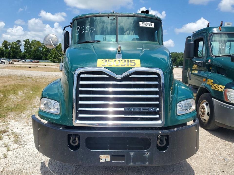 2016 Mack All other VIN 1M1AW01X5GM008550 COPART salvage auction — MINOR DENT/SCRATCHES, CT, sold $900 on 2026-07-31 (photo 5)
