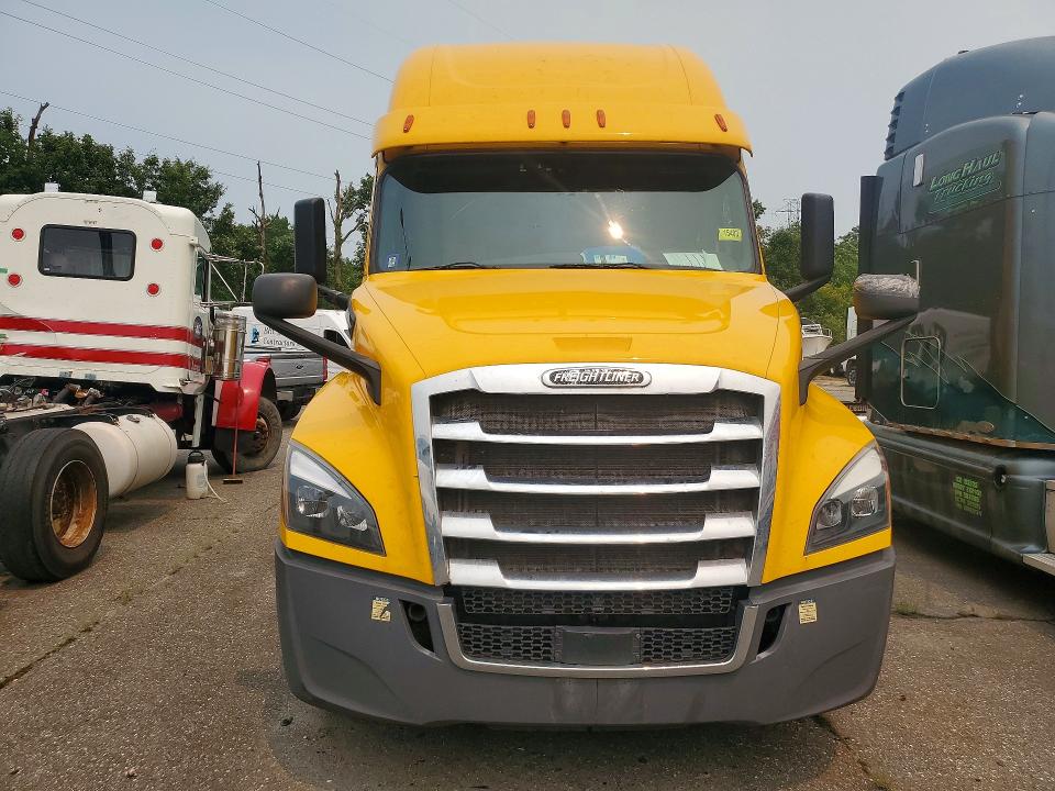 2020 Freightliner All other VIN 3AKJHHDR9LSLP1260 COPART salvage auction — MINOR DENT/SCRATCHES, NJ - CERTIFICATE OF TITLE, sold $5,600 on 2026-07-28 (photo 5)