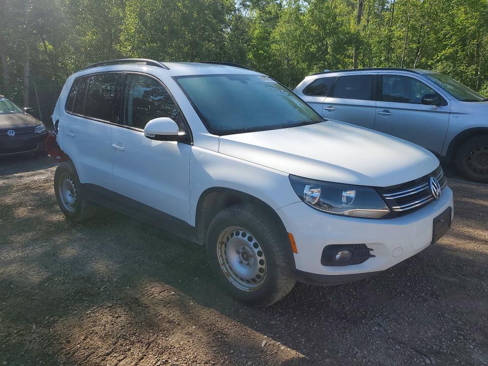 2017 Volkswagen Tiguan VIN WVGNV7AX7HK033469 COPART salvage auction — REAR END, On - Permit Salvage, sold $1,250 on 2026-08-04 (photo 4)