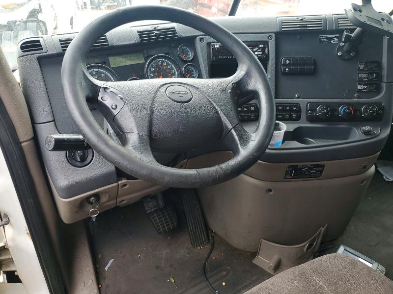 2019 Freightliner Cascadia 125 VIN 1FUJGLDR0KLKD2968 COPART salvage auction — MINOR DENT/SCRATCHES, NJ - CERTIFICATE OF TITLE, sold $6,600 on 2026-09-22 (photo 8)