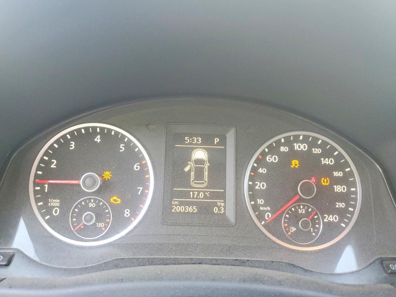 2017 Volkswagen Tiguan VIN WVGNV7AX7HK033469 COPART salvage auction — REAR END, On - Permit Salvage, sold $1,250 on 2026-08-04 (photo 9)
