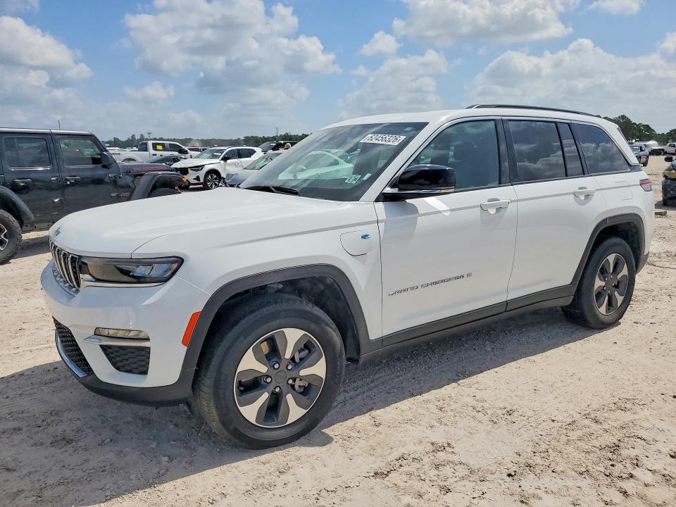 2024 Jeep Cherokee VIN 1C4RJYB64RC129276 COPART salvage auction — WATER/FLOOD, Fl - Cert Of Title-Slvg Rebld Flood, sold $9,800 on 2026-07-31 (photo 1)