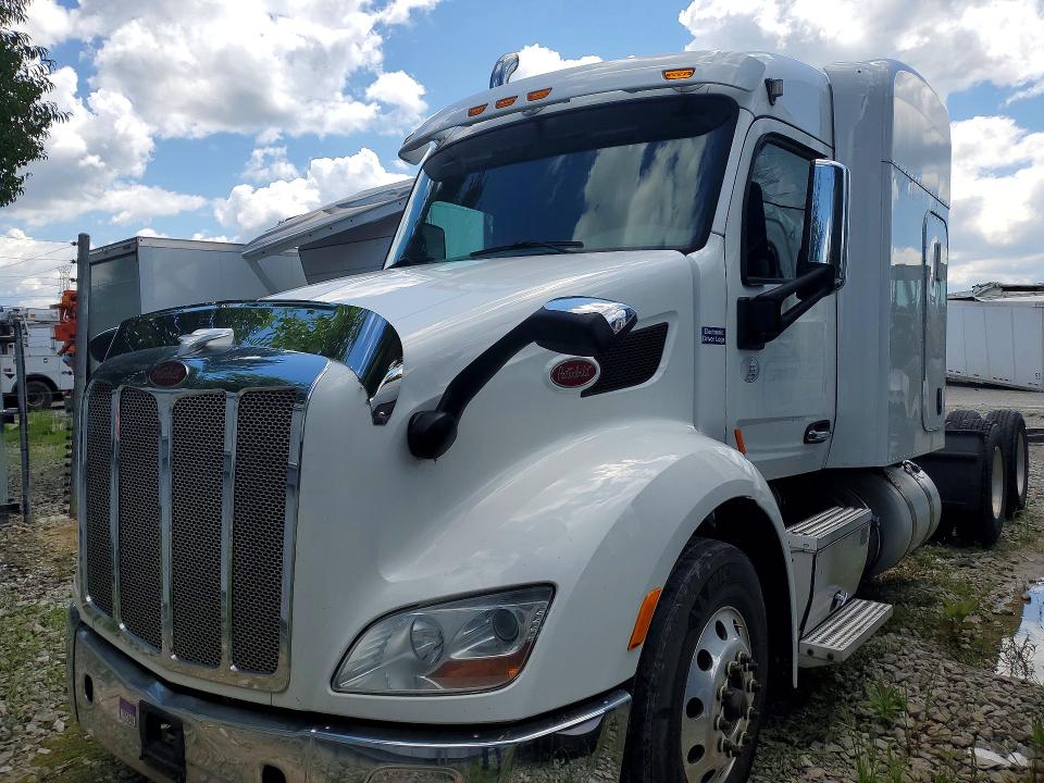 2018 Peterbilt All other VIN 1XPBDP9X3JD473714 COPART salvage auction — NORMAL WEAR, OH - CERTIFICATE OF TITLE, sold $10,900 on 2026-08-12 (photo 1)