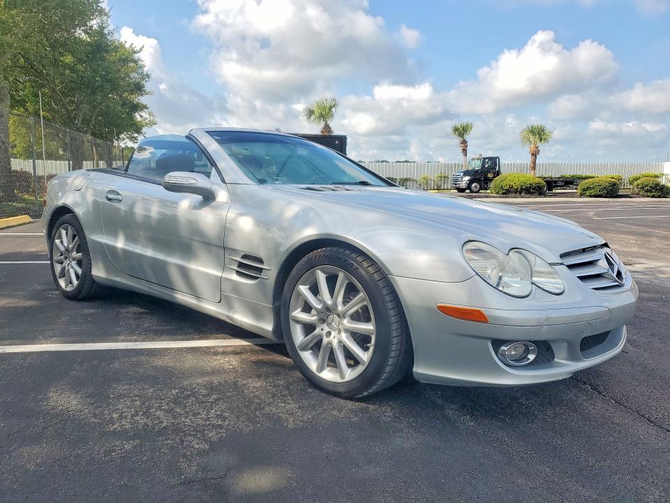 2007 Mercedes-benz Sl-class VIN WDBSK71F97F133652 COPART salvage auction — MINOR DENT/SCRATCHES, Fl - Certificate Of Title, sold $5,300 on 2026-08-05 (photo 4)