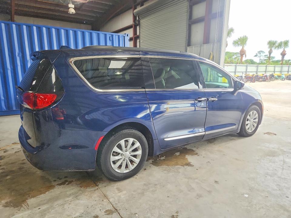 2017 Chrysler Pacifica VIN 2C4RC1BG9HR730392 COPART salvage auction — NORMAL WEAR, NJ - CERTIFICATE OF TITLE, sold $2,850 on 2026-09-02 (photo 3)