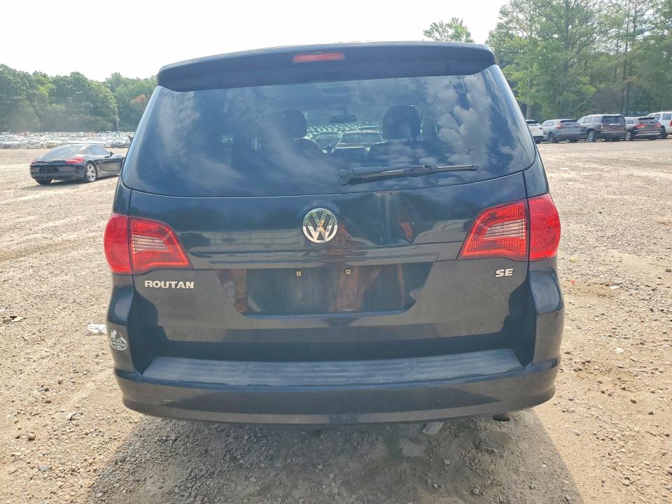 2010 Volkswagen Routan VIN 2V4RW3D1XAR280260 COPART salvage auction — MINOR DENT/SCRATCHES, Nc - Non Public Clean Title, sold $250 on 2026-07-31 (photo 6)