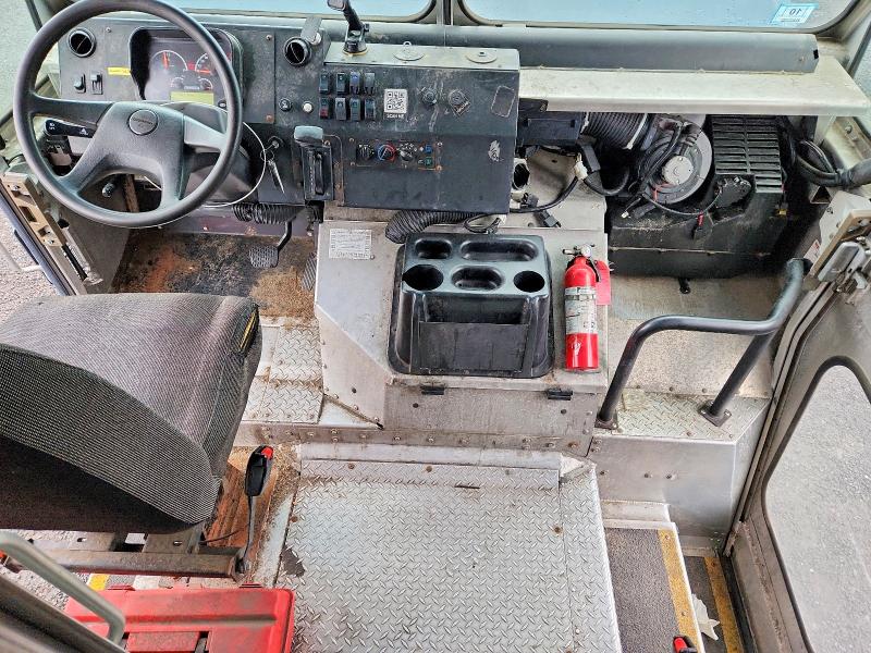 2020 Freightliner All other VIN 4UZAC2EAXLCMK0355 COPART salvage auction — MINOR DENT/SCRATCHES, MA - CERTIFICATE OF TITLE, sold $22,750 on 2026-08-20 (photo 8)