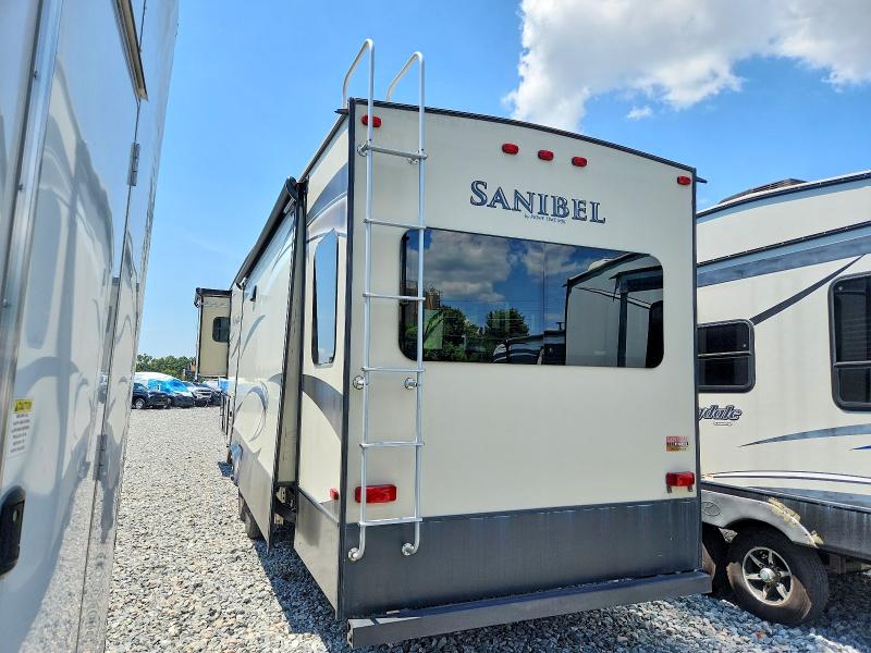 2018 Forest river VIN 5ZT3SN1B6JG702903 COPART salvage auction — VANDALISM, FL - CERT OF TITLE SLVG REBUILDABLE, sold $9,100 on 2026-10-14 (photo 3)