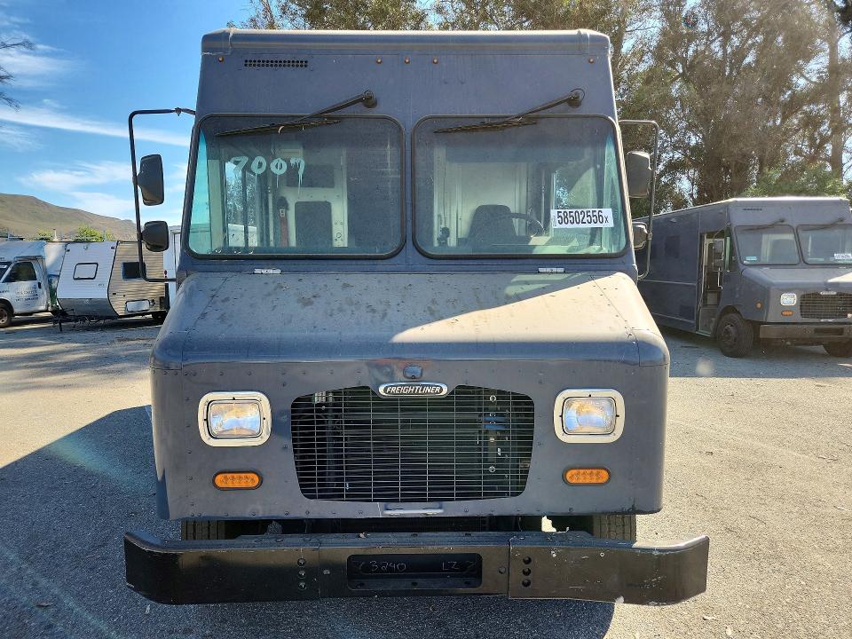 2020 Freightliner All other VIN 4UZAC2EA2LCLZ7007 COPART salvage auction — MINOR DENT/SCRATCHES, CA - CERTIFICATE OF TITLE, sold $175 on 2026-07-28 (photo 5)