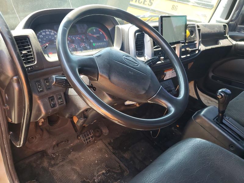2010 Hino All other VIN 5PVNJ8JP4A4S50493 COPART salvage auction — MINOR DENT/SCRATCHES, PA - CERT OF TITLE, sold $1,250 on 2026-07-27 (photo 8)