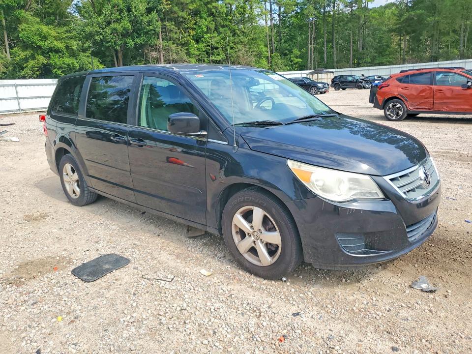 2010 Volkswagen Routan VIN 2V4RW3D1XAR280260 COPART salvage auction — MINOR DENT/SCRATCHES, Nc - Non Public Clean Title, sold $250 on 2026-07-31 (photo 4)
